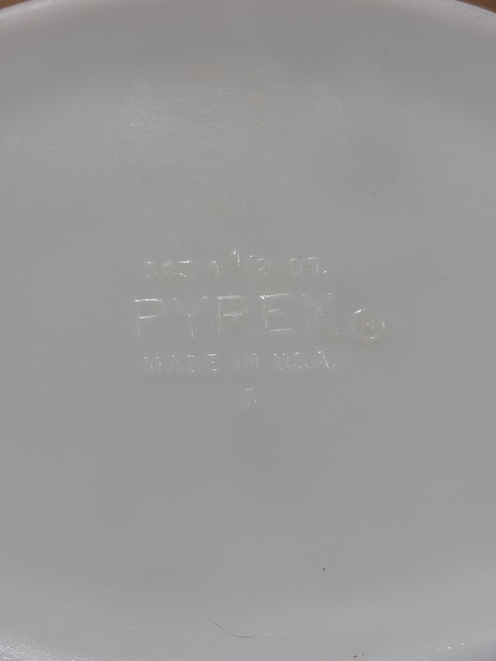 Pyrex Early American 043 with lid